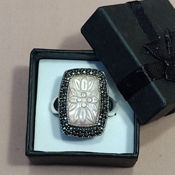Carved Pink Mother of Pearl Ring - Picture 9 of 10